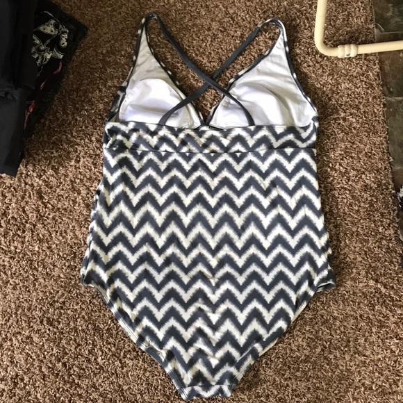 XL Liz Lange maternity swimsuit - Picture 5 of 6